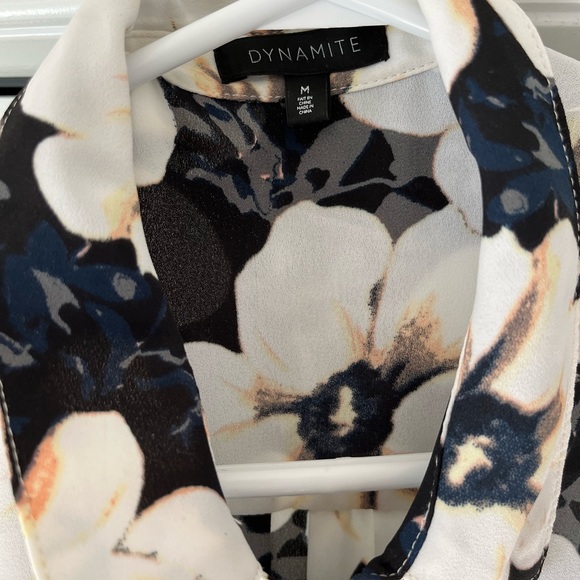 2 Sleeveless Blouse - Picture 2 of 5